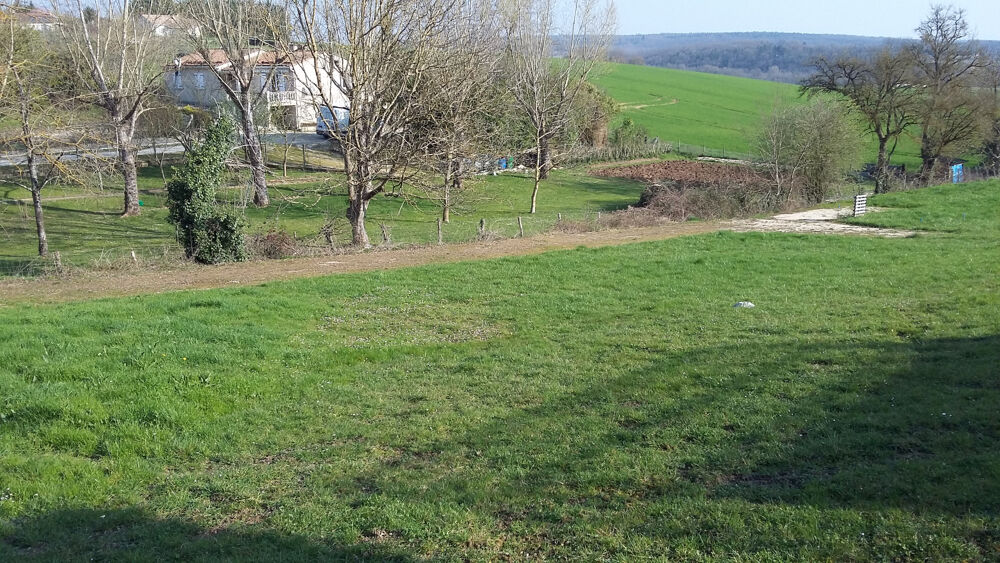 Vente Terrain Terrain à bâtir 910 m2 sur Garat en direction de Touvre Garat