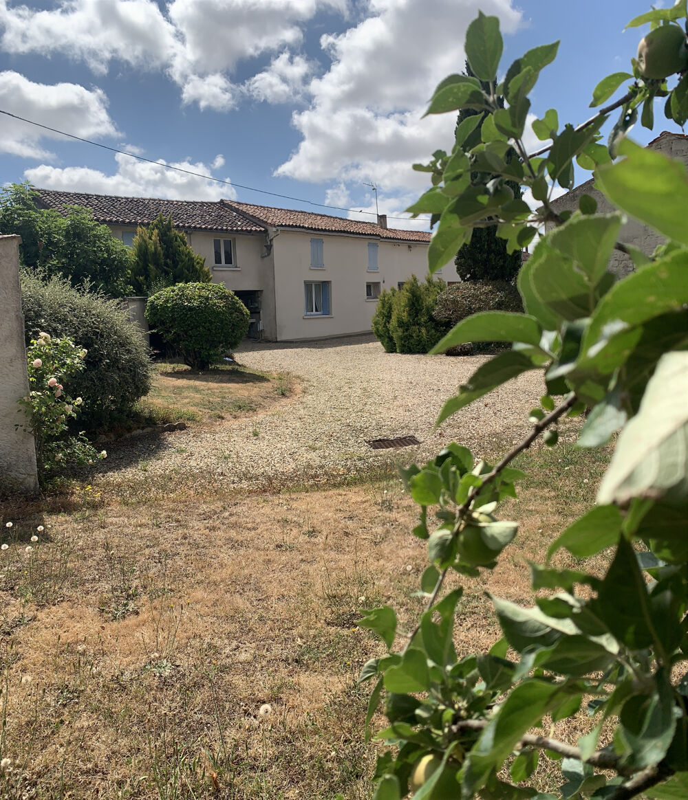 FONTAINE-CHALENDRAY 17510 - A 10 mn des Touches de Périgny - Une maison de 5 pièces de 123 m2 avec sur un