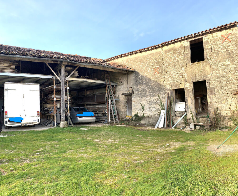 BEAUVAIS SUR MATHA 17490 - Maison à rénover de 200 m2 env. sur un terrain de 830 m2 avec 2 dépendances ..