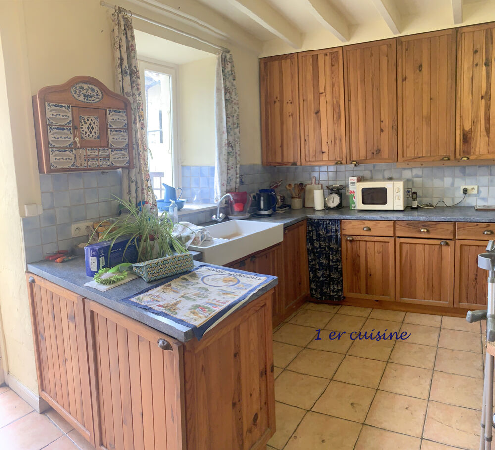 FONTAINE-CHALENDRAY 17510 - Ensemble de 2 maisons 8 pièces de 200 m2 avec dépendances et terrain de 1300