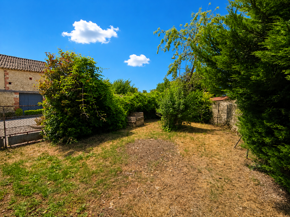 A 20 minutes de Moissac - Maison en pierres de 180 m2 avec 5 chambres et deux garages