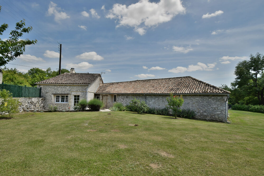 Eymet en Dordogne, ensemble de 2 maisons en pierre rénovées de 278m2 avec piscine.