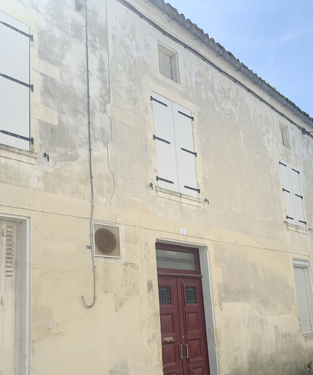 MATHA 17160 - Maison 3 pièces de 180 m2 .