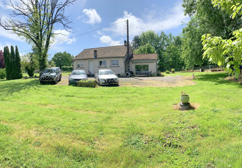   AUJAC  17770 -  Maison 4 pices de plain-pied de 130 m2 sur 4781 m2 de terrain avec btiments et hangars Maison - 4 pice(s) - 130 m