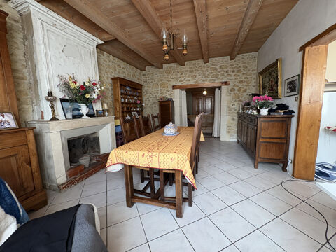   Deux logements au cur de L'guille ! Maison - 9 pice(s) - 173 m