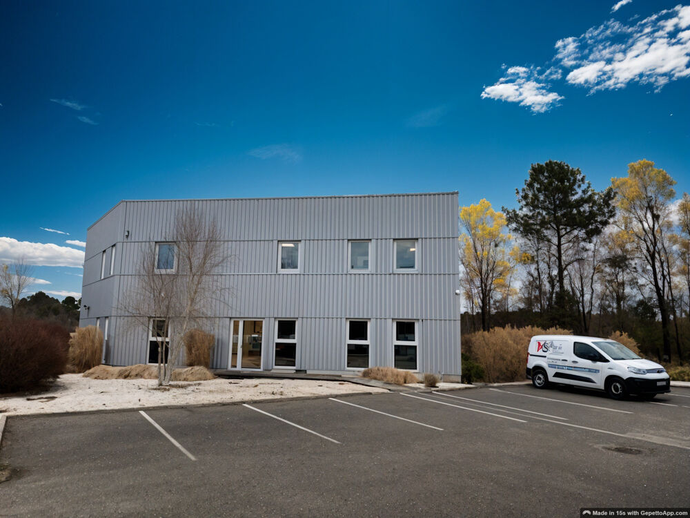   Btiment de 580m2  Saint-Jean-d'Illac, proche de Bordeaux 