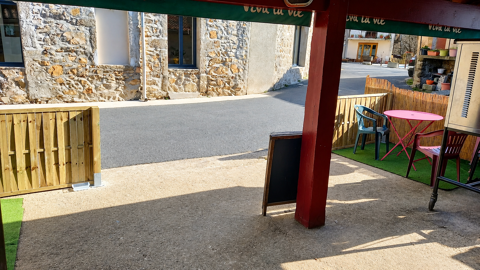   À vendre   Commerce multi-activités en village de montagne 