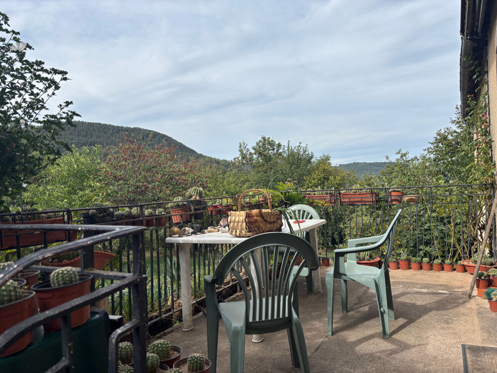 Vente Maison Maison avec dépendance sur 1200 m2 de terrain St laurent d olt