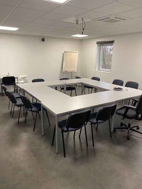   Btiment de 580m2  Saint-Jean-d'Illac, proche de Bordeaux 