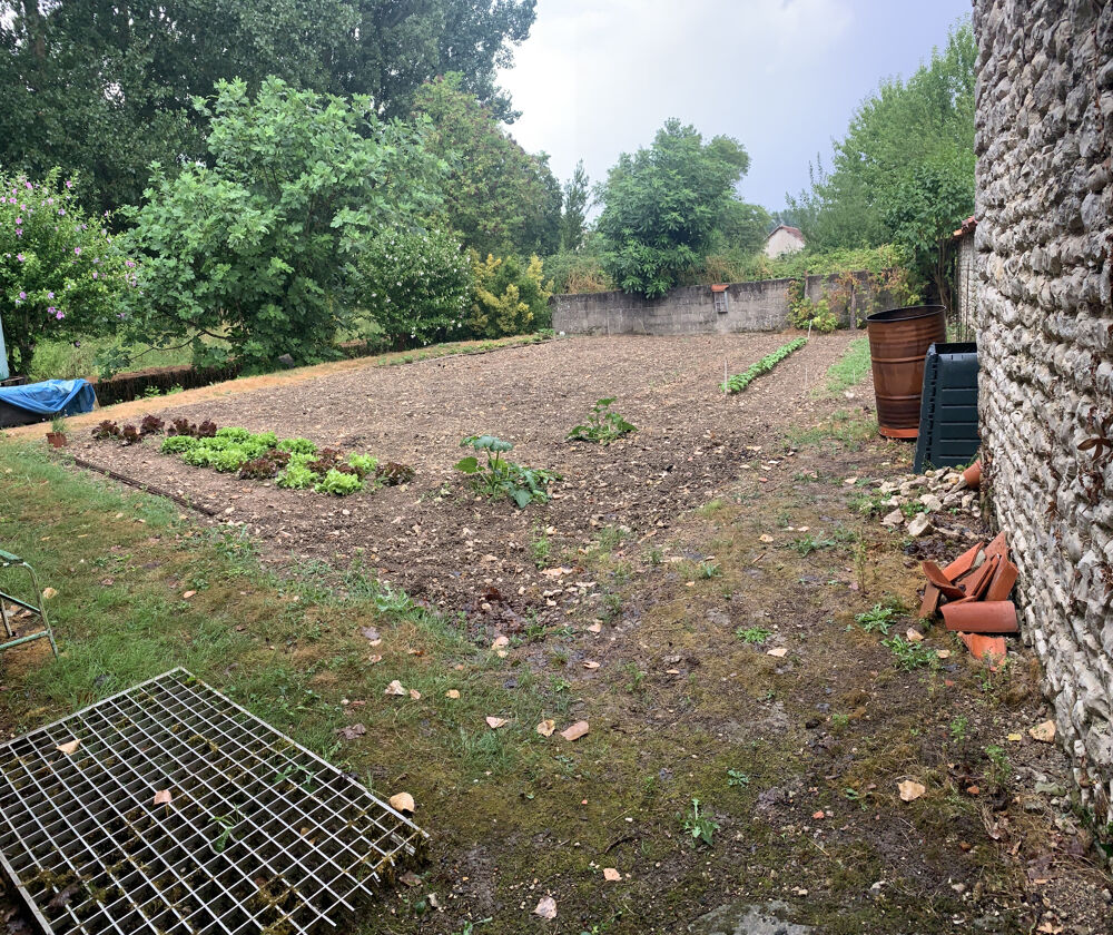 Vente Maison CRESSE  17160  -  Maison  2 pièces de 70 m2 édifiée sur  290 m2 de avec dépendances  garage de 70 m2 et grange Cresse