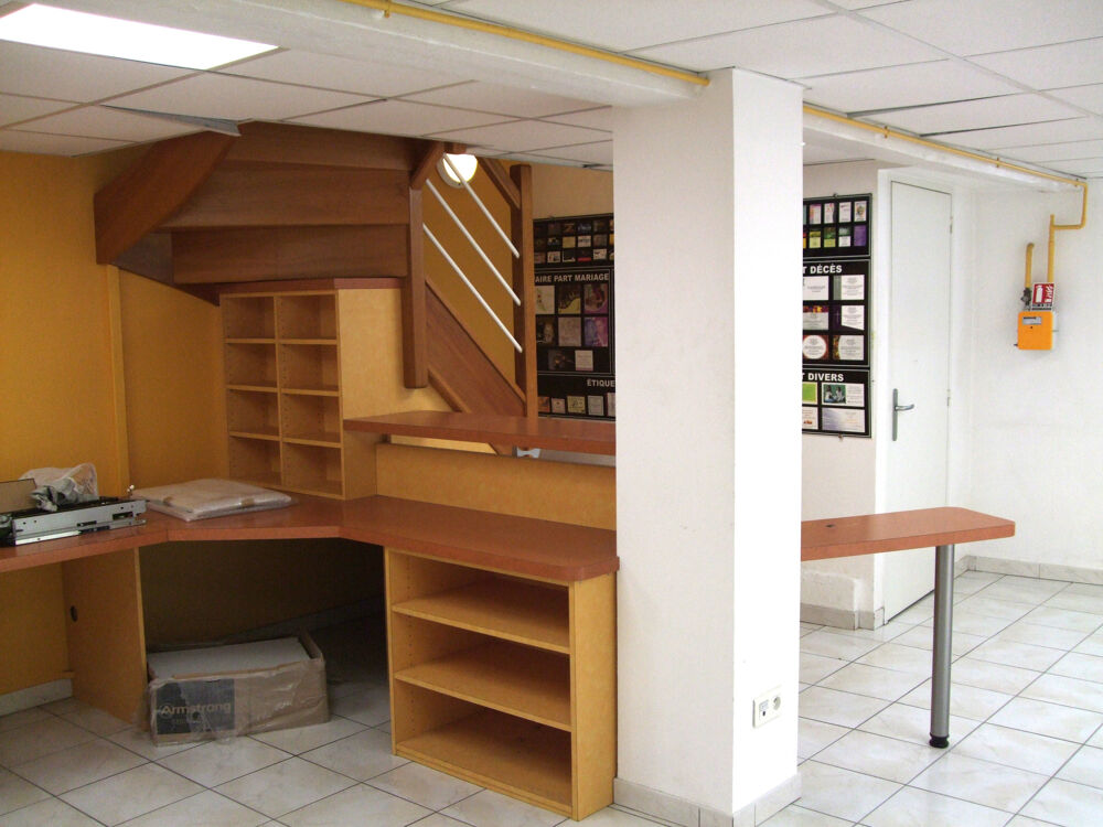Vente Immeuble Bergerac, Ensemble Immeubles de rapport avec surface commerciale, 3 appartements T5, T3, T2, cour et garage Bergerac