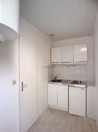  Appartement à louer 1 pièce 25 m²