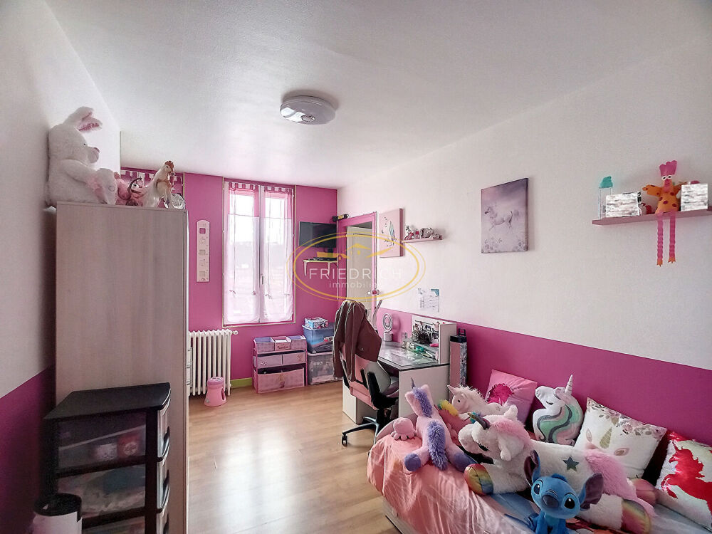 JOLIE MAISON DE VILLE - LIBRE DE TOUTE OCCUPATION