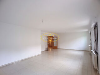  Appartement à louer 4 pièces 144 m²