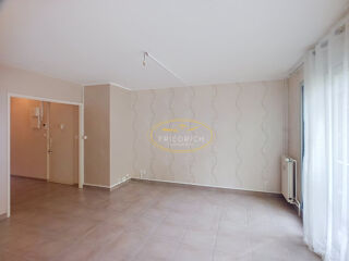  Appartement à louer 3 pièces 77 m²