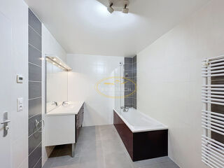  Appartement à louer 3 pièces 78 m²