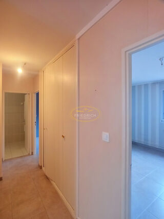  Appartement à louer 3 pièces 77 m²