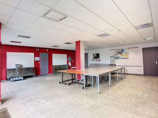  Immeuble à vendre 15 + pièces 1500 m²