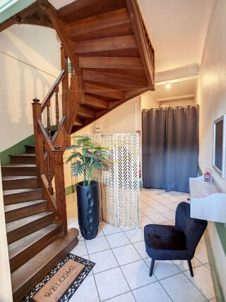  Appartement à louer 6 pièces 160 m²