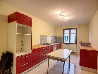  Appartement à louer 4 pièces 144 m²