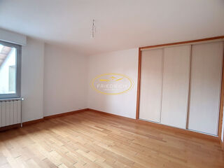 Appartement à louer 4 pièces 144 m²