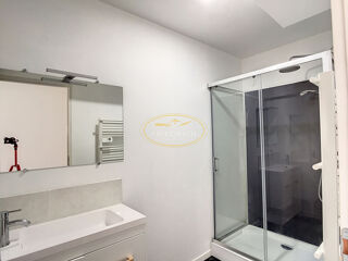  Appartement à louer 3 pièces 96 m²