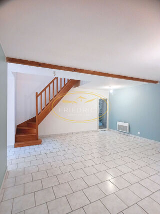  Appartement à louer 4 pièces 104 m²
