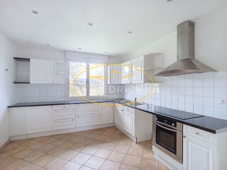  Maison à louer 6 pièces 138 m²