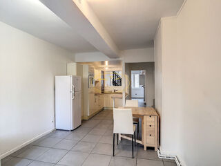  Appartement à louer 3 pièces 96 m²