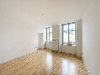 Appartement à louer 4 pièces 112 m²