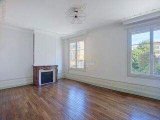  Appartement à louer 6 pièces 160 m²