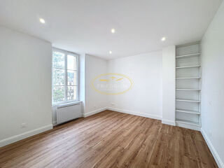  Appartement à louer 2 pièces 56 m²
