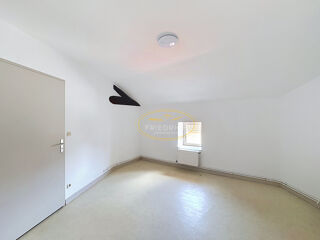  Appartement à louer 4 pièces 80 m²