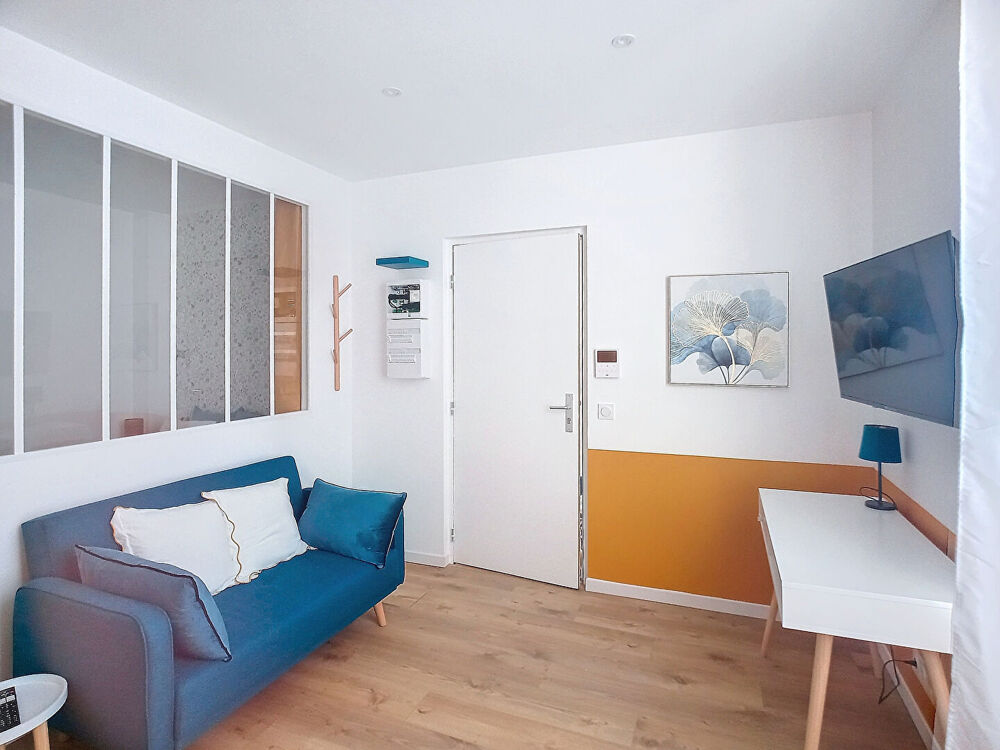 Appartement type F1 MEUBLÉ entièrement RÉNOVÉ - Centre-ville