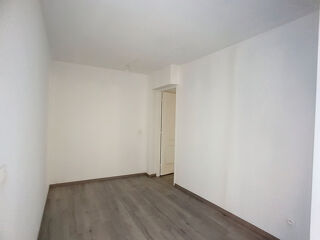  Appartement à louer 3 pièces 75 m²