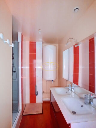  Appartement à louer 3 pièces 64 m²