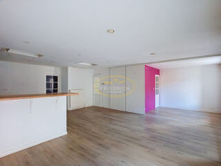  Appartement à louer 3 pièces 107 m²