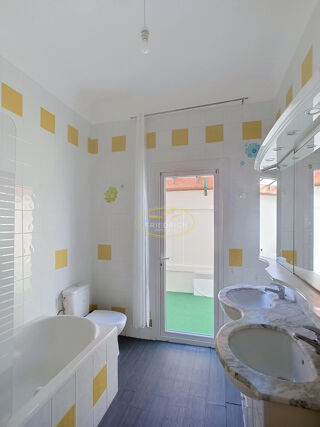  Appartement à louer 6 pièces 160 m²
