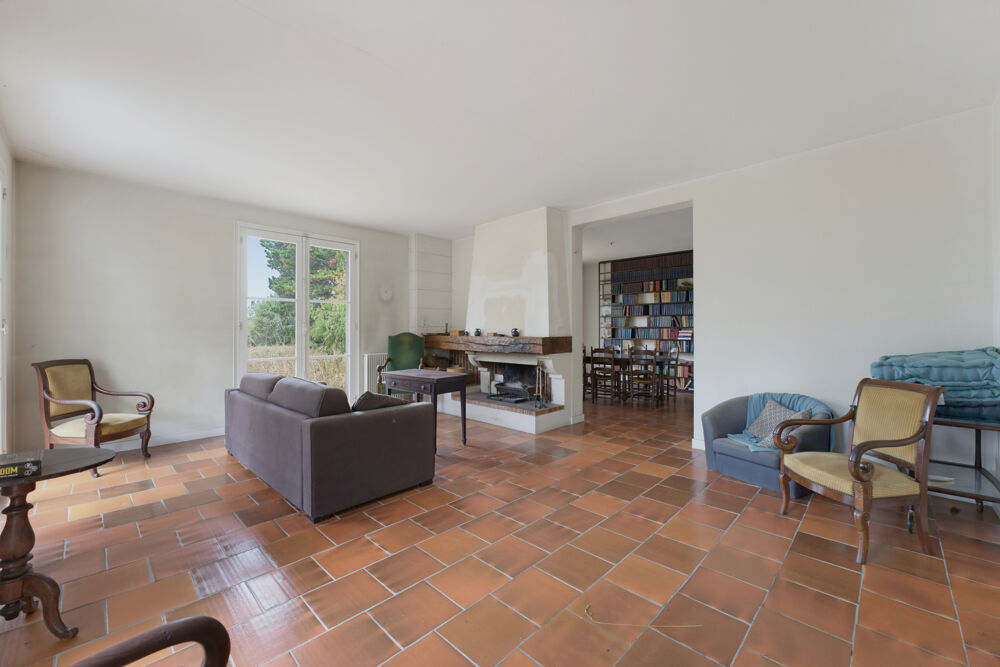 Propriété de 235 m2 avec plus de 5 000 m2 de terrain à Cambes