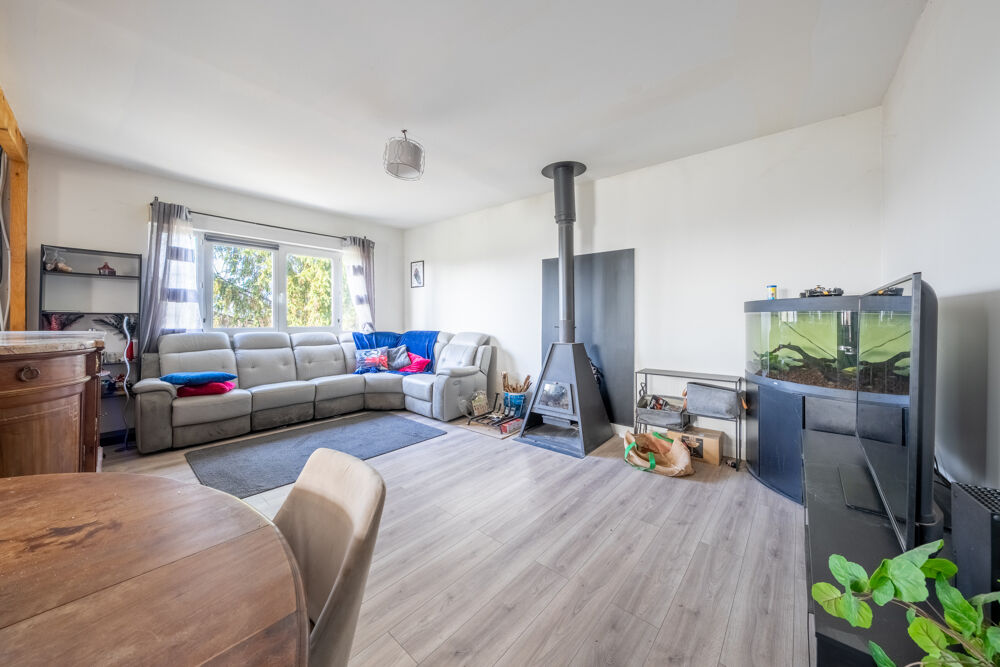 Maison années 70's de 150 m2 et son grand terrain clôturé au calme