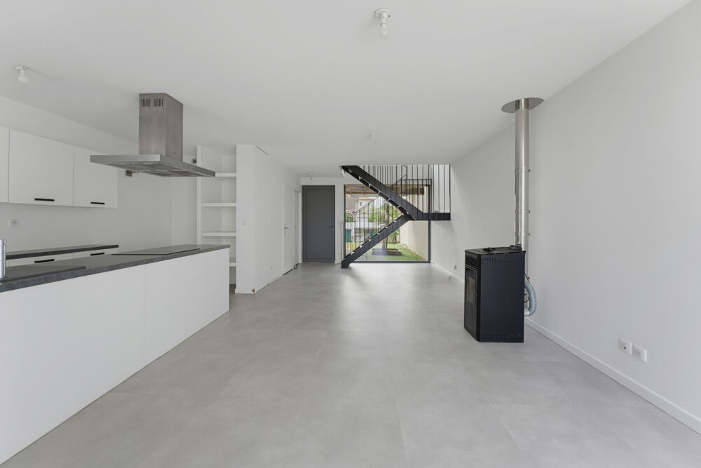 Vente Maison Maison de 99 m2 • 3 Chambres • Doubles jardins & Confort énergétique Pessac