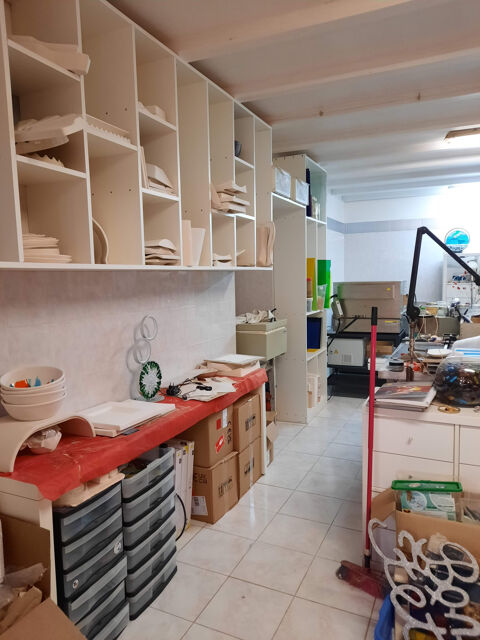   Immeuble de caractère avec local professionnel au cœur de Brantôme, Dordogne 