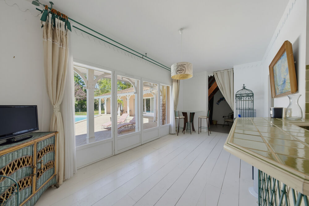 à vendre  Propriété/château Audenge (33980)
