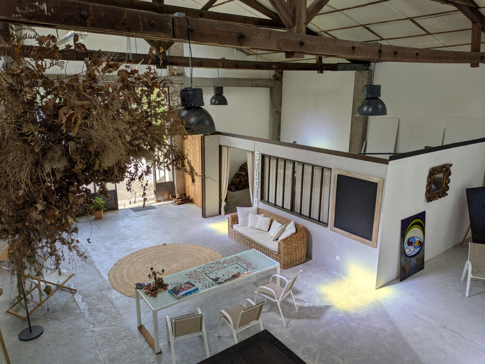 Ancienne laiterie réinventée en loft galerie dexception au coeur du Périgord-Limousin. 3 chambres terrain 2700