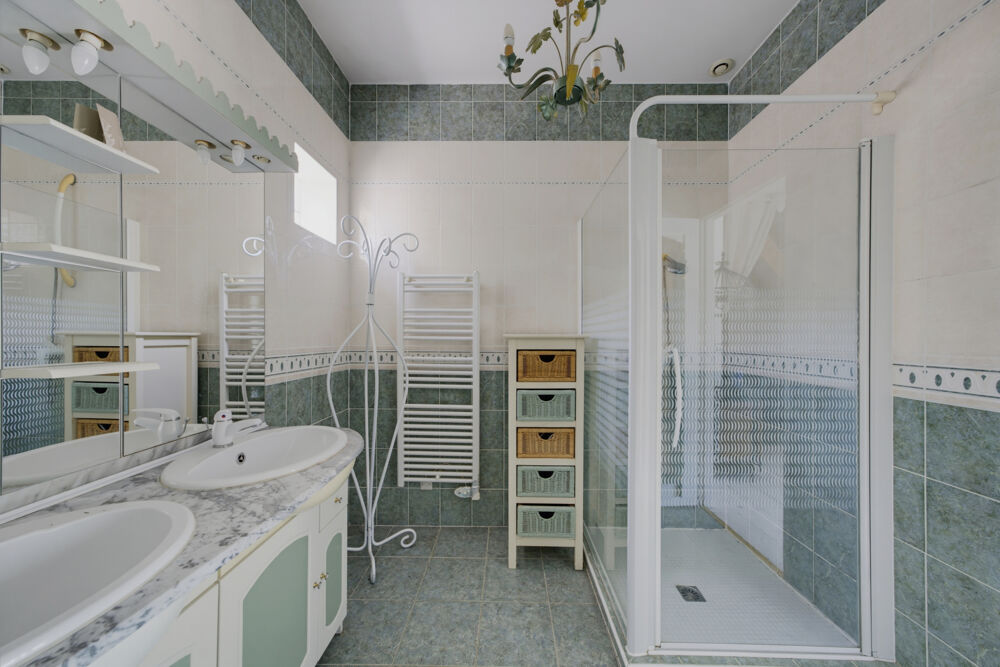 à vendre  Propriété/château Audenge (33980)