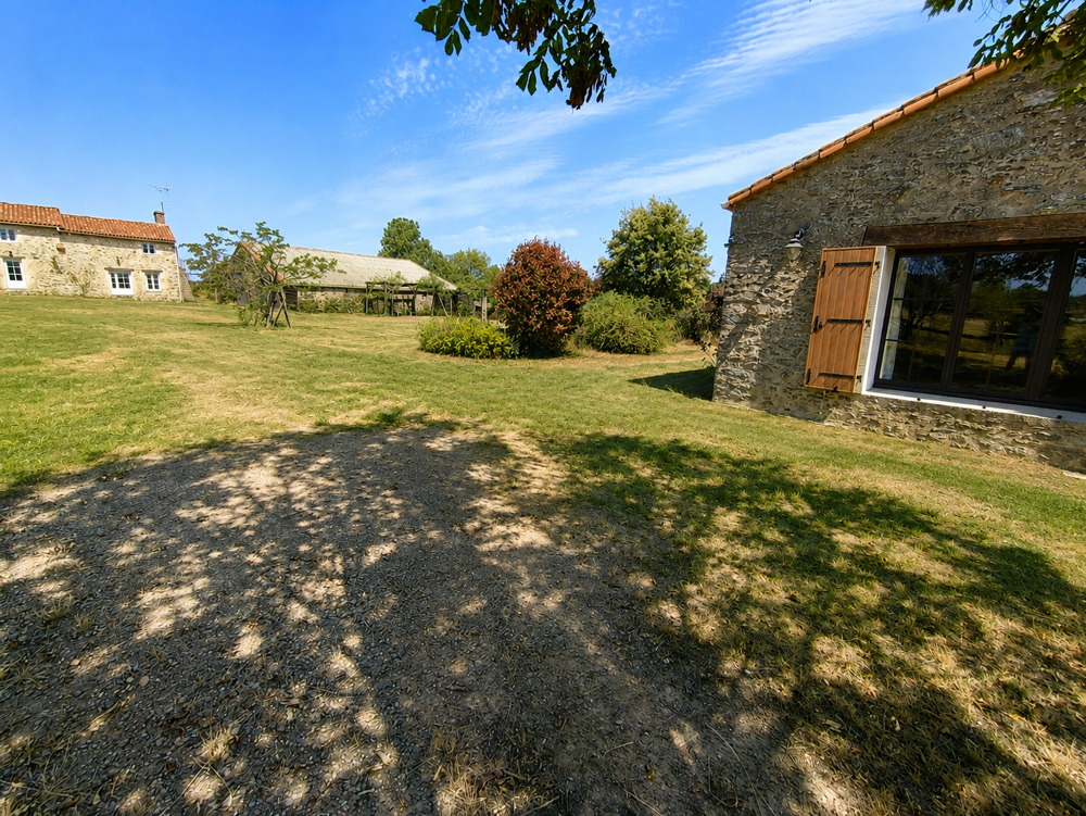 Vente Propriété/Château Demeure de charme en pierre sur 3 hectares   Havre de paix et potentiel locatif Chateau guibert
