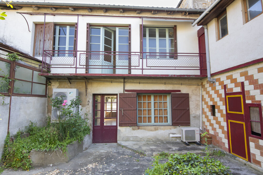 Maison de ville 6 pièces - Deux appartements. Cour intérieure