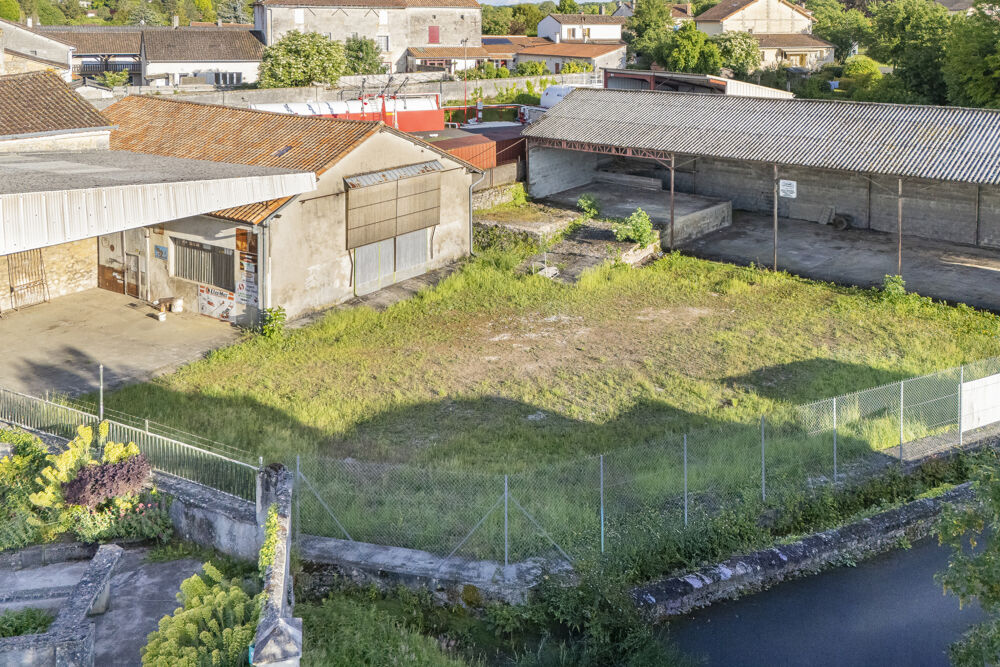 Vente Parking/Garage Entrepôt / Hangar sur terrain clôturé de 1 140 m2   Centre village Mareuil en perigord