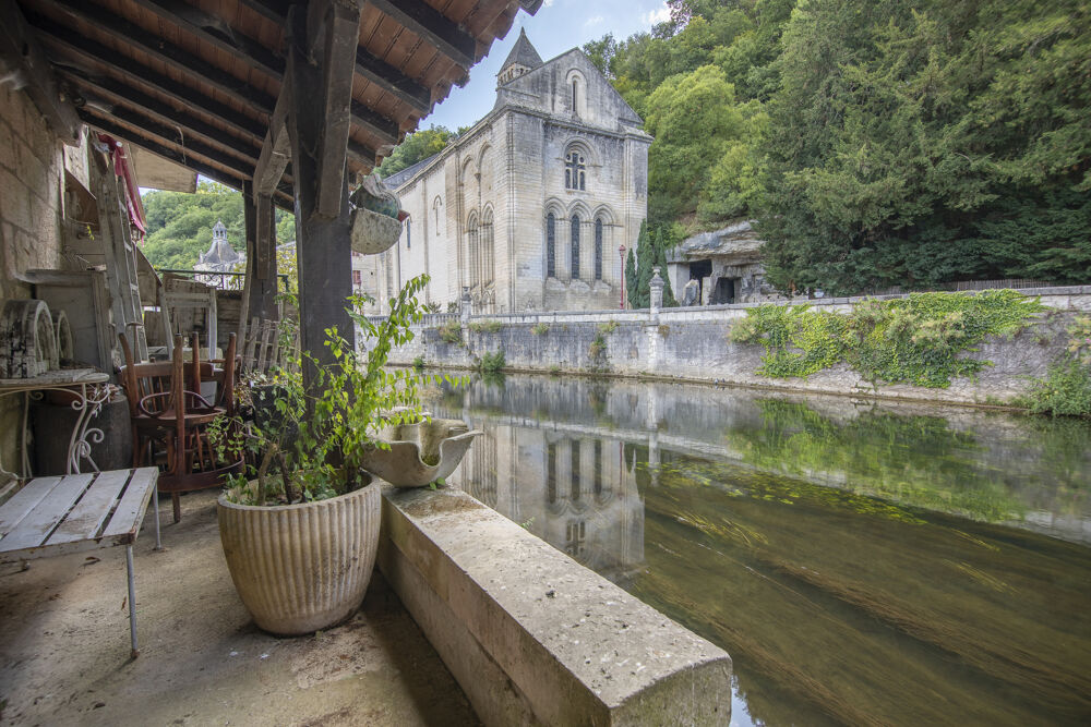 Vente Immeuble Immeuble en plein cœur de Brantome en Périgord, 8 pièces, 4 chambres et une terrasse à l'étage d'environ 50 m2 Brantome