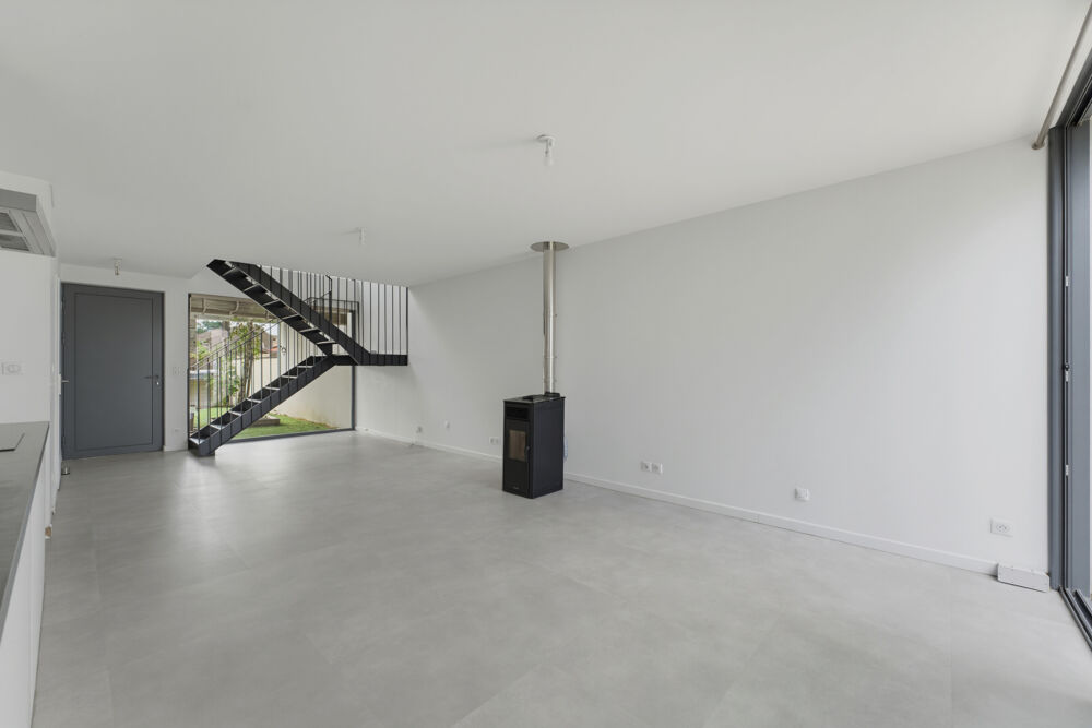 Vente Maison Maison de 99 m2 • 3 Chambres • Doubles jardins & Confort énergétique Pessac